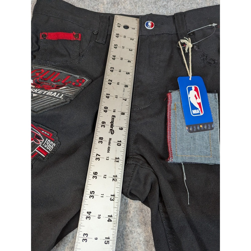 NBA UNK Mens Jeans Chicago Bulls Embroidered Y2K Shorts Black W34 Patches NWT - Picture 12 of 14